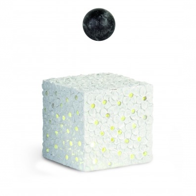CUBO BIANCO FIORI CON LED CON Scatola