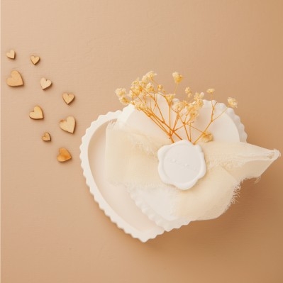 SCATOLINA CUORE IN GESSO APPLICAZIONE AVORIO - CLARALUNA 2025