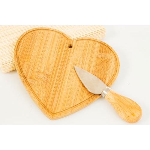 Tagliere Cuore in legno di bambù - BOMBONIERE SOLIDALI