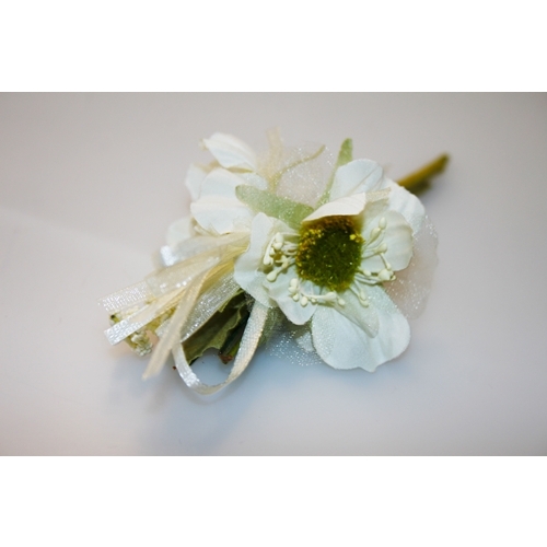 Addobbi - Mazzolino con fiori bianchi