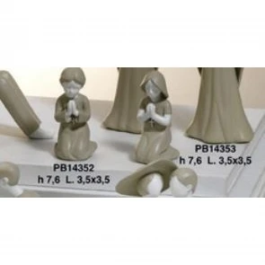 Bimbo in preghiera in resina colore grigio - Mandorle