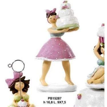 Statua Ragazza curvy con torta - Mandorle