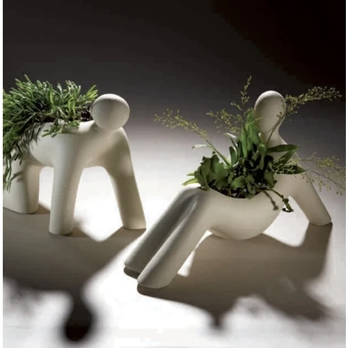 Fioriere a forma d'uomo in gres porcellanato - due posizioni