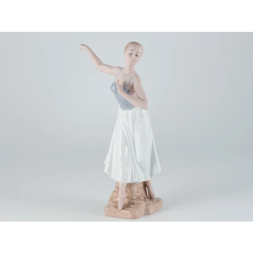 BALLERINA CLASSICA IN POSA *