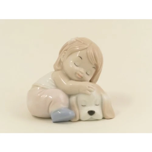 BIMBETTA SEDUTA CON CAGNOLINO H8