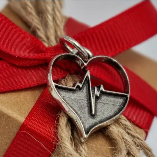 Bomboniera laurea ciondolo cuore in metallo