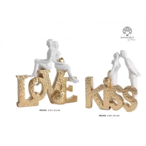 COPPIA INNAMORATI SCRITTA KISS 20 CM. RESINA ORO