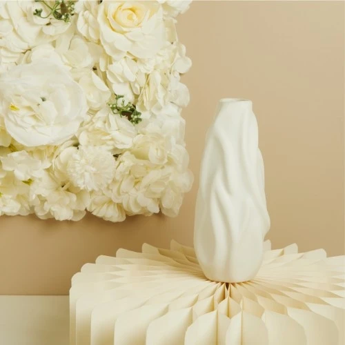 Bomboniera Matrimonio: Vaso in Porcellana Bianca con Design a Onde cm. 21x9x9