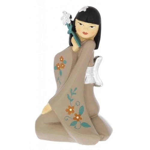 GEISHA SEDUTA CON FIORE CREMA CM. 10,5