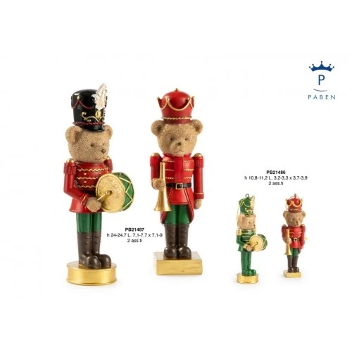 ORSETTO IN DIVISA CON STRUMENTO MUSICALE 11.2 CM. RESINA