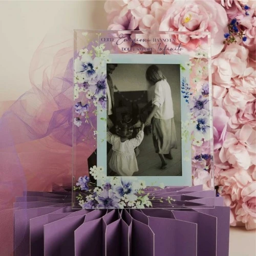 Portafoto in Cristallo Claraluna con Fiori Lilla: Eleganza e Delicatezza per i tuoi Momenti Speciali