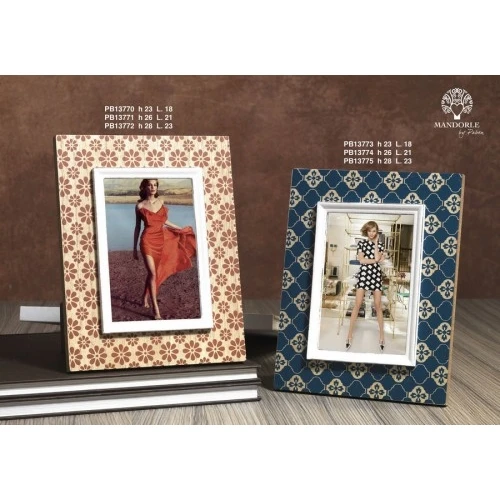 PORTAFOTO/FIORI MARRONE 26 CM.LEGNO