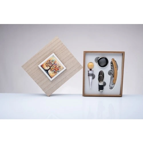 Set Vino in Scatola di Legno Albero della Vita Cuorematto: Bomboniera Solidale Matrimonio