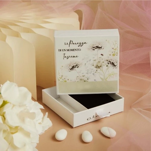 Scatola Claraluna per confettata con fiori verdi, cm. 10x10x3.