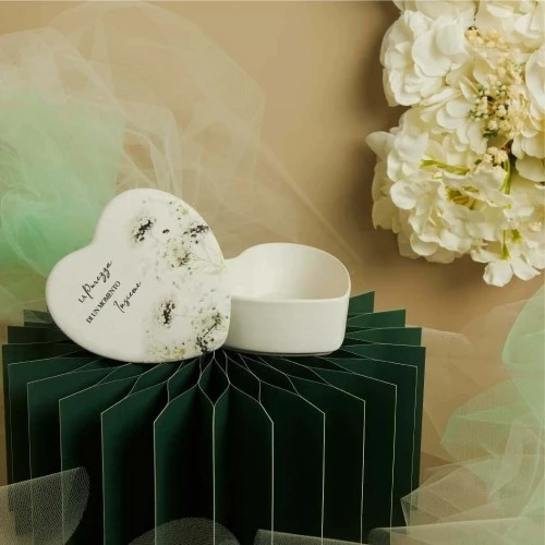 Scatola in Porcellana Claraluna a Cuore: Un Custode di Amore e Segreti CM.12X12X4,5