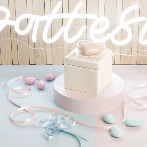 SCATOLA QUADRATA C/CUORE ROSA CM.7,5