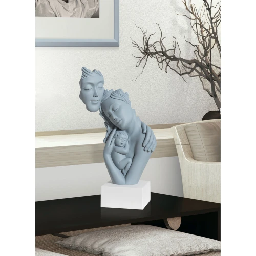 Scultura da tavolo moderna colorata con la famiglia