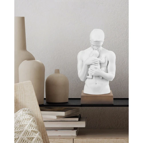 Scultura da tavolo moderno con base colorata "Abbraccio di papà"