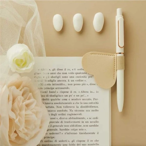 Penna Segnalibro Claraluna con Cuore Estraibile: Bomboniera Utile cm. 6x5 - Tortora