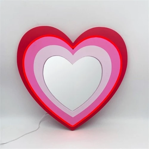 Specchio LED a Cuore: Riflessi d'Amore e Design Luminoso per la tua Casa