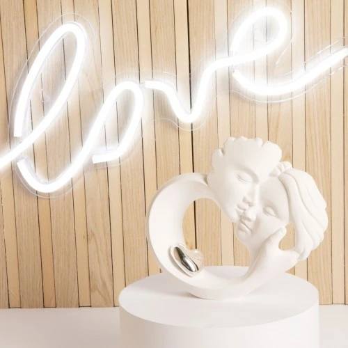 STATUA INNAMORATI CON CUORE ARGENTO