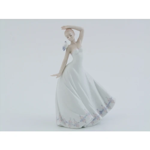 DAMINA CON COLOMBA SU SPALLA H 17,5