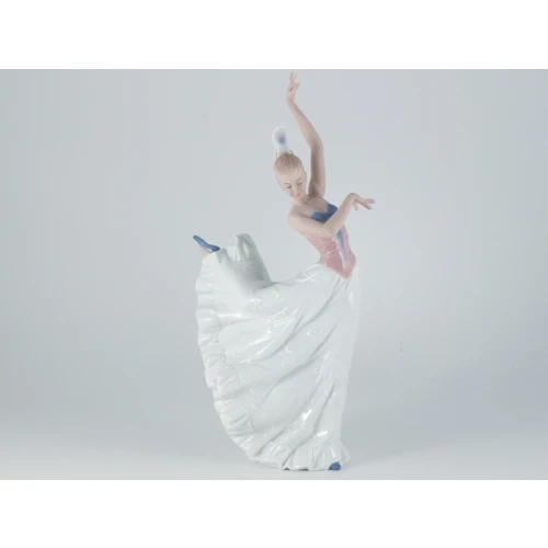 DANZATRICE BRACCIO E GAMBA IN ALTO