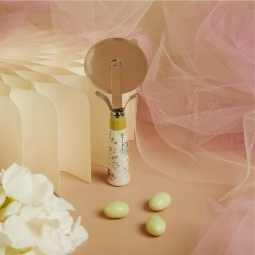 Bomboniera Claraluna: Tagliapizza Design con Manico in Ceramica e Fiorellini Verdi cm.15