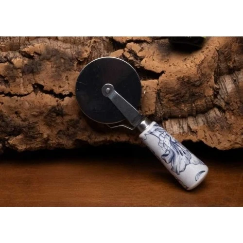 Tagliapizza Porcellana Cuorematto Fregio: Bomboniera Solidale Utile Matrimonio