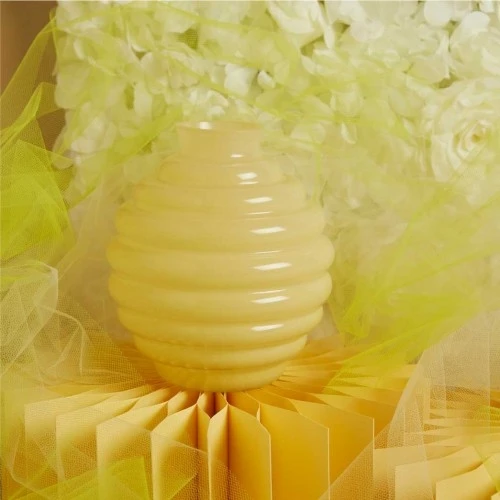 Vaso Claraluna in Vetro Giallo: Eleganza Tondeggiante per i Tuoi Ricordi cm.14,5x16,5