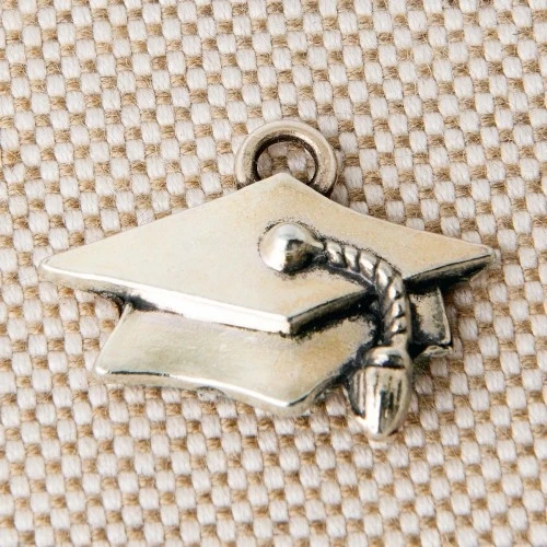 ADDOBBO CAPPELLO LAUREA 