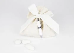 Saccoccino portaconfetti con penna - bomboniera matrimonio / comunione Margot Italia
