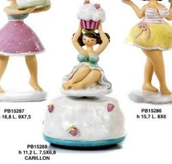 Carillon Ragazza curvy con dolcetto - Mandorle
